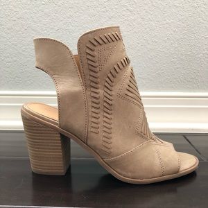 Universal Thread Shoes - Universal Thread Edwina Boots Size 8 Universal Thread Shoes - Universal Thread Edwina Boots Size 8